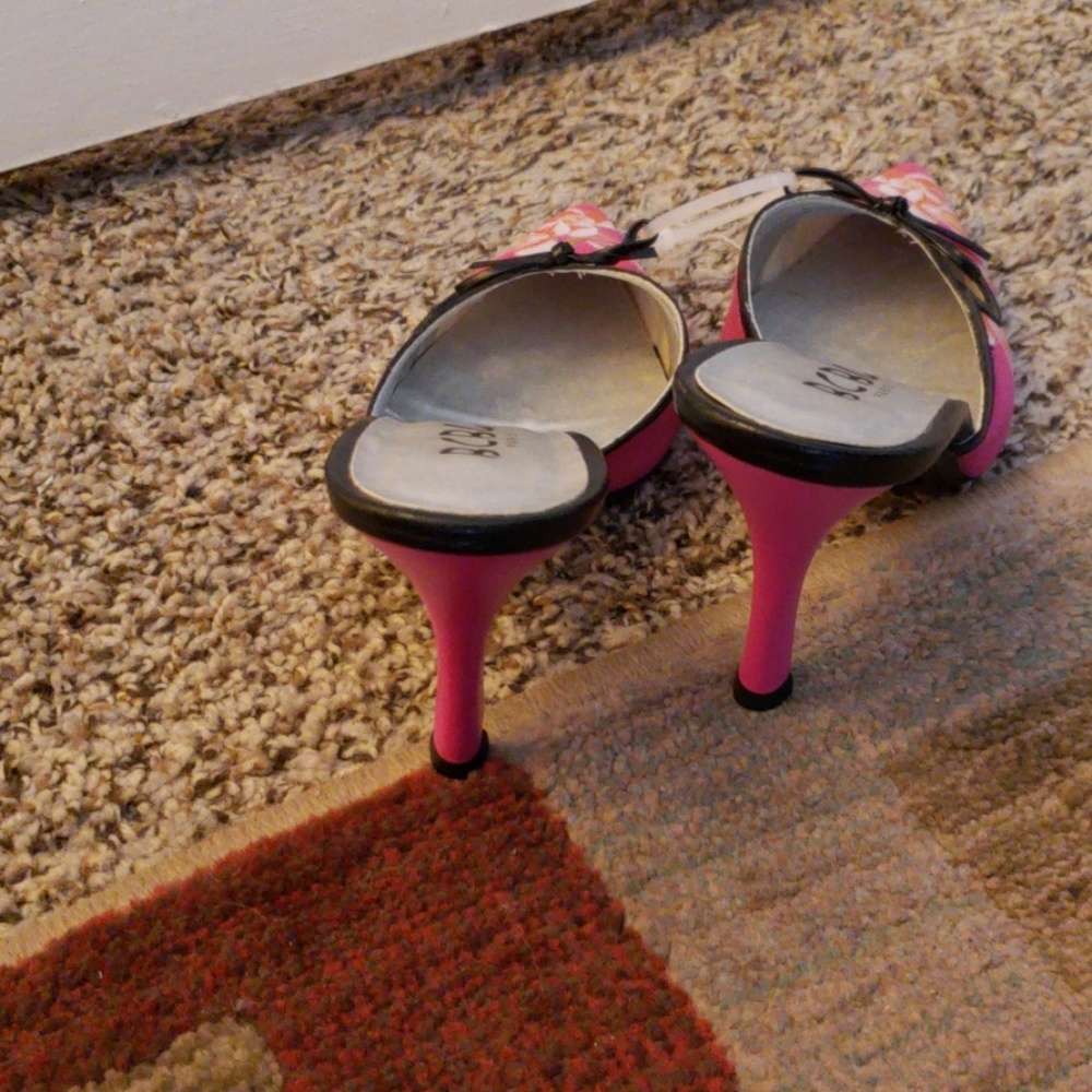 Shoes - Picture 3 of 4